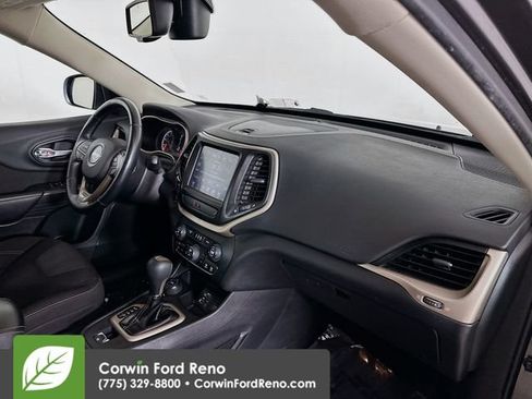 Used 2016 Jeep Cherokee Latitude w/ Comfort/Convenience Group AWD/4WD image 26