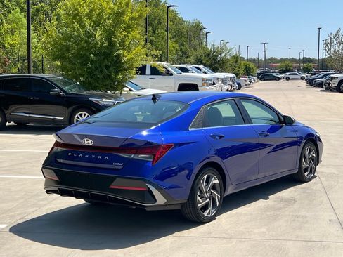 Used 2025 Hyundai Elantra Limited FWD image 12