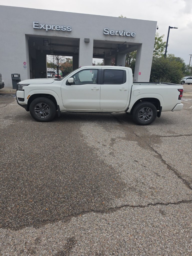 Used 2025 Nissan Frontier SV AWD/4WD image 1