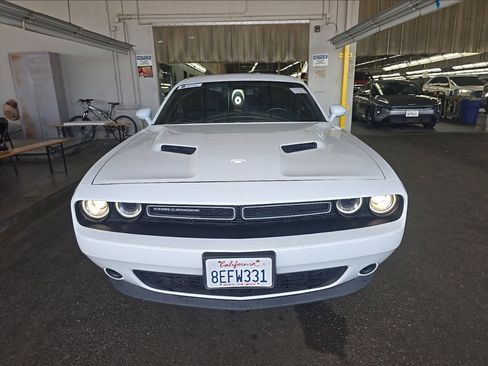 Used 2018 Dodge Challenger SXT RWD image 2