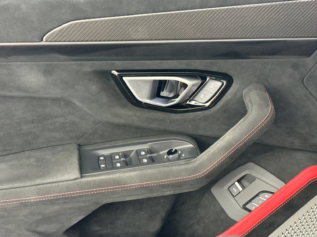 Used 2024 Lamborghini Urus Performante AWD/4WD image 18