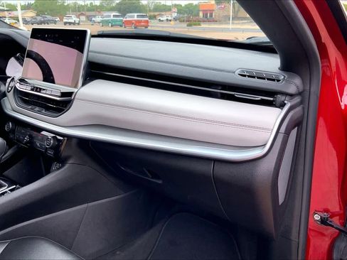 Used 2025 Jeep Compass Limited image 16