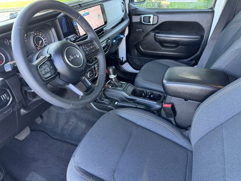 Used 2024 Jeep Wrangler Sport S image 9