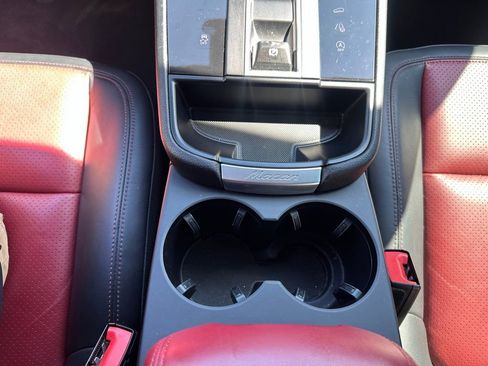 Used 2023 Porsche Macan image 25