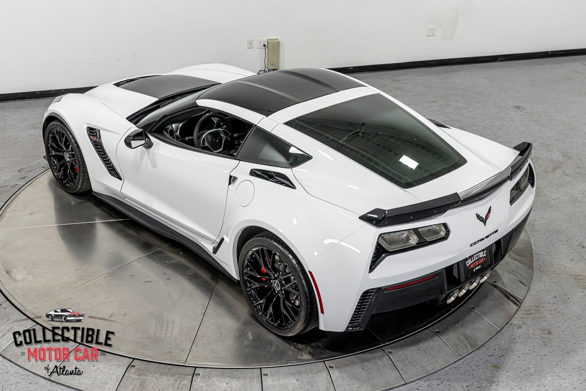 Used 2015 Chevrolet Corvette Z06 w/ 3LZ Preferred Equipment Group RWD image 37