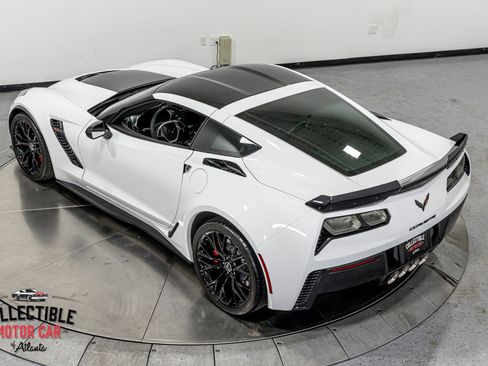 Used 2015 Chevrolet Corvette Z06 w/ 3LZ Preferred Equipment Group RWD image 37