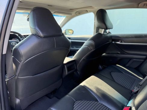 Used 2018 Toyota Camry SE w/ Moonroof Package FWD image 11