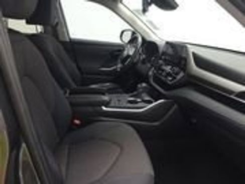 Used 2024 Toyota Highlander LE image 8