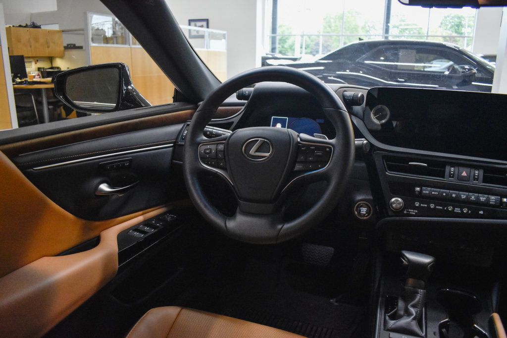 Used 2025 Lexus ES 350 w/ Premium Package FWD image 22