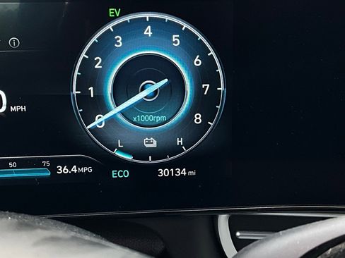 Used 2025 Hyundai Elantra Limited image 40