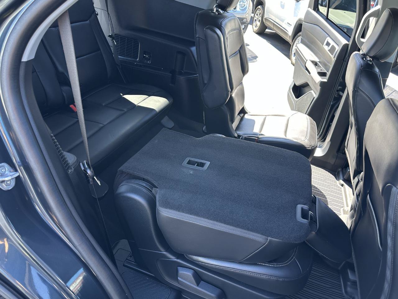 Used 2022 Ford Explorer XLT w/ Equipment Group 202A AWD/4WD image 42