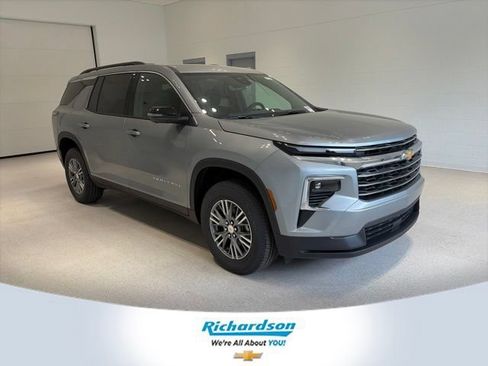 New 2026 Chevrolet Traverse LT w/ Driver Confidence Package AWD/4WD image 1