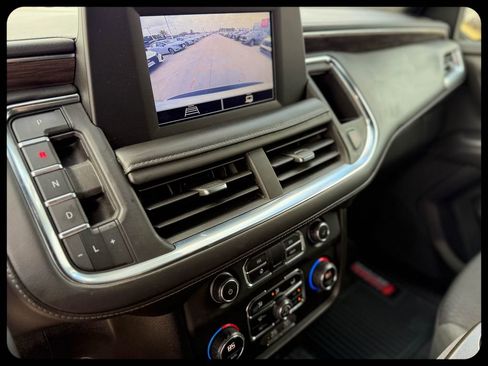 Used 2021 Chevrolet Suburban 2WD image 32