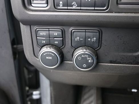 Used 2023 Chevrolet Suburban Premier image 39