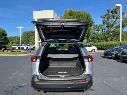 Used 2022 Toyota RAV4 XLE AWD/4WD image 9