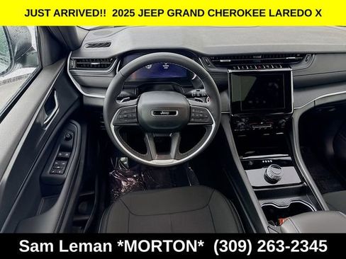 New 2025 Jeep Grand Cherokee L Laredo image 21
