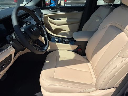 New 2026 Jeep Grand Cherokee Limited RWD image 10