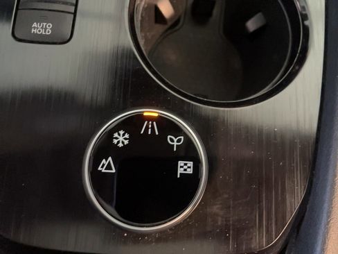 Used 2024 Nissan Rogue SV w/ SV Premium Package image 7