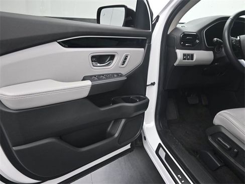 Used 2024 Honda Pilot EX-L image 17