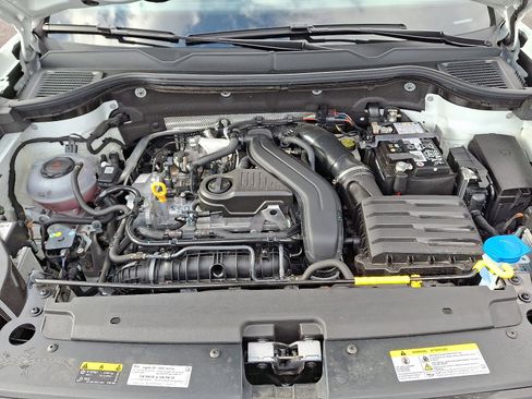 Used 2025 Volkswagen Taos SE image 28