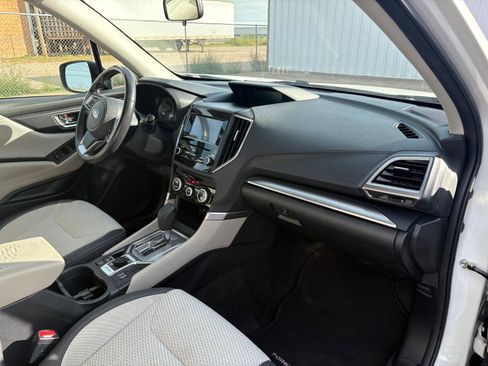 Used 2022 Subaru Forester Premium image 9