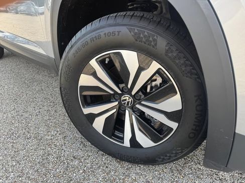 Certified 2026 Volkswagen Atlas SE FWD image 2