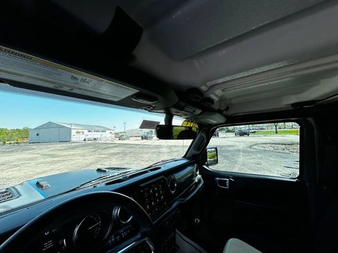 Used 2023 Jeep Wrangler Unlimited Rubicon 4xe w/ Cold Weather Group AWD/4WD image 12