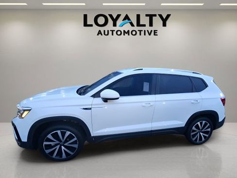 Used 2024 Volkswagen Taos SE image 2