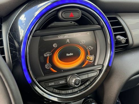 Used 2017 MINI Cooper 4-Door Hardtop image 7