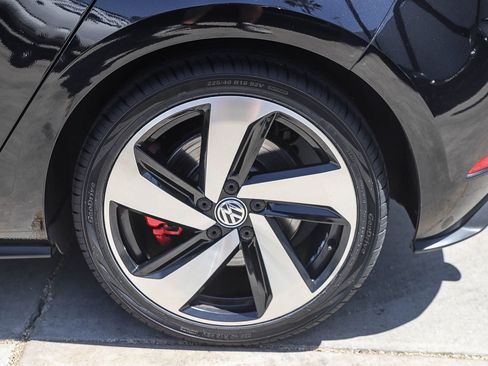 Used 2018 Volkswagen GTI SE FWD image 10