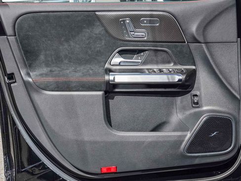 New 2025 Mercedes-Benz GLB 35 AMG 4MATIC image 19