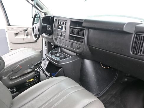Used 2016 Chevrolet Express 2500 RWD image 28