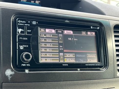 Used 2012 Toyota Sienna LE image 19