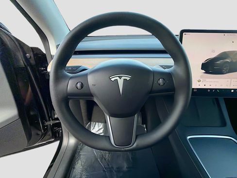 Used 2025 Tesla Model Y Long Range AWD/4WD image 36