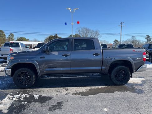 Used 2018 Toyota Tundra SR5 w/ SR5 Upgrade Package image 8