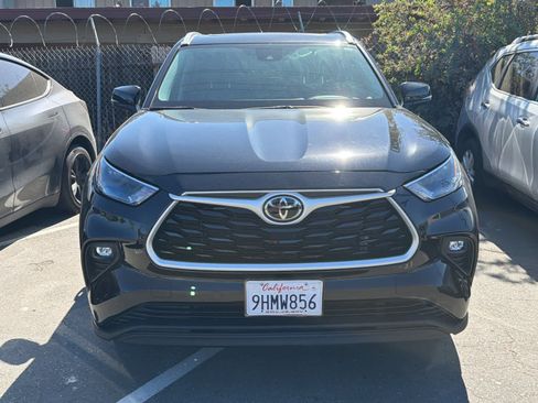 Used 2022 Toyota Highlander XLE FWD image 5