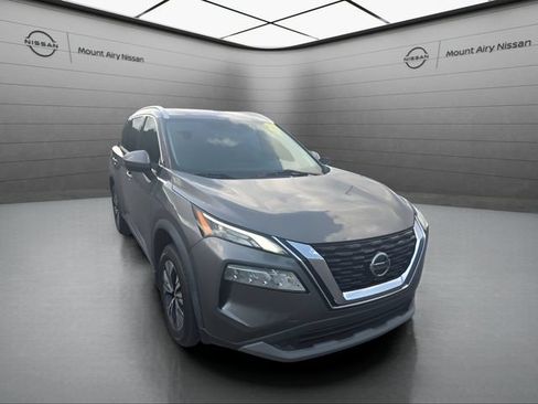 Used 2021 Nissan Rogue SV w/ Premium Package FWD image 2