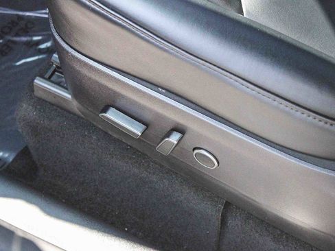 Used 2022 Tesla Model Y Long Range image 22