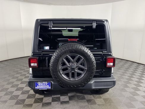 Used 2024 Jeep Wrangler Unlimited Sport AWD/4WD image 8