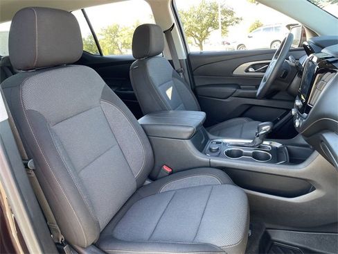 Used 2021 Chevrolet Traverse LT image 27
