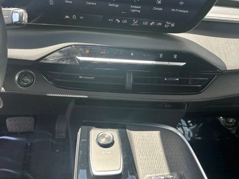 Used 2025 Buick Enclave Sport Touring FWD image 24