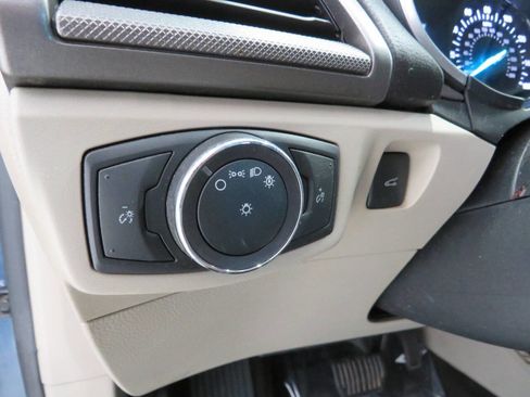 Used 2019 Ford Fusion SE image 24