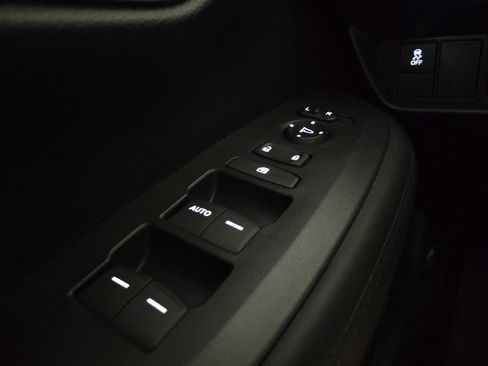 Certified 2025 Honda HR-V LX image 21