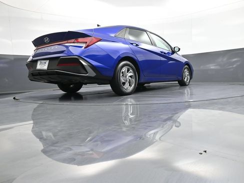 Certified 2025 Hyundai Elantra SE w/ Cargo Package FWD image 29