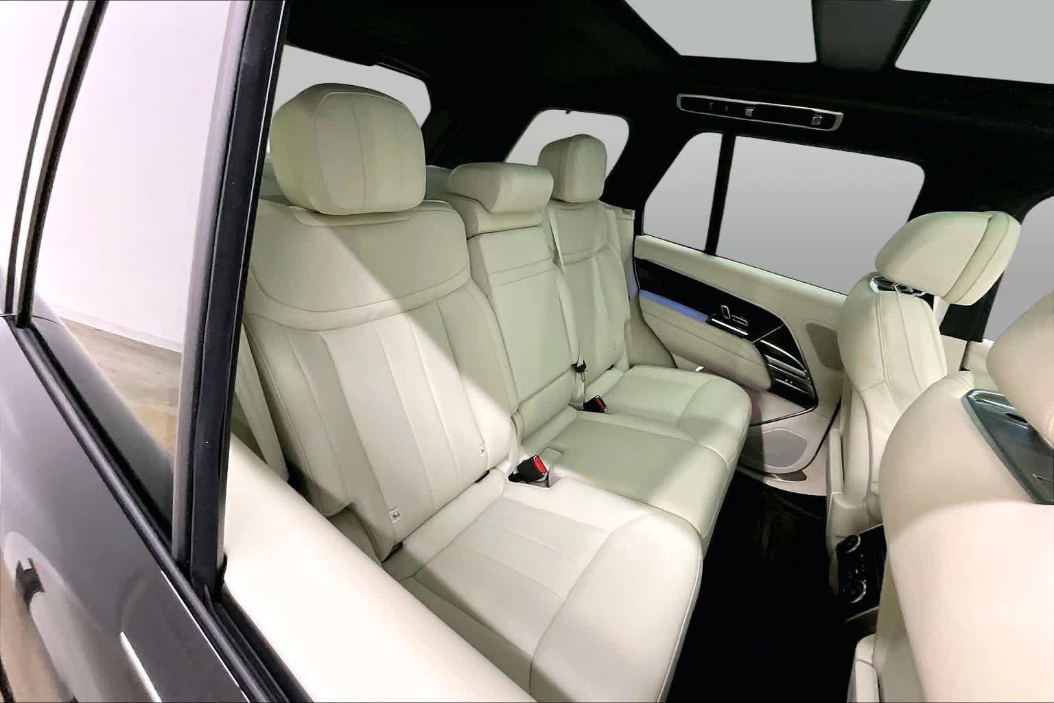 Used 2026 Land Rover Range Rover SE AWD/4WD image 18