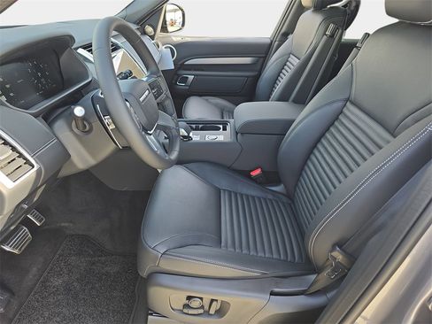 New 2026 Land Rover Discovery Limited Edition image 17