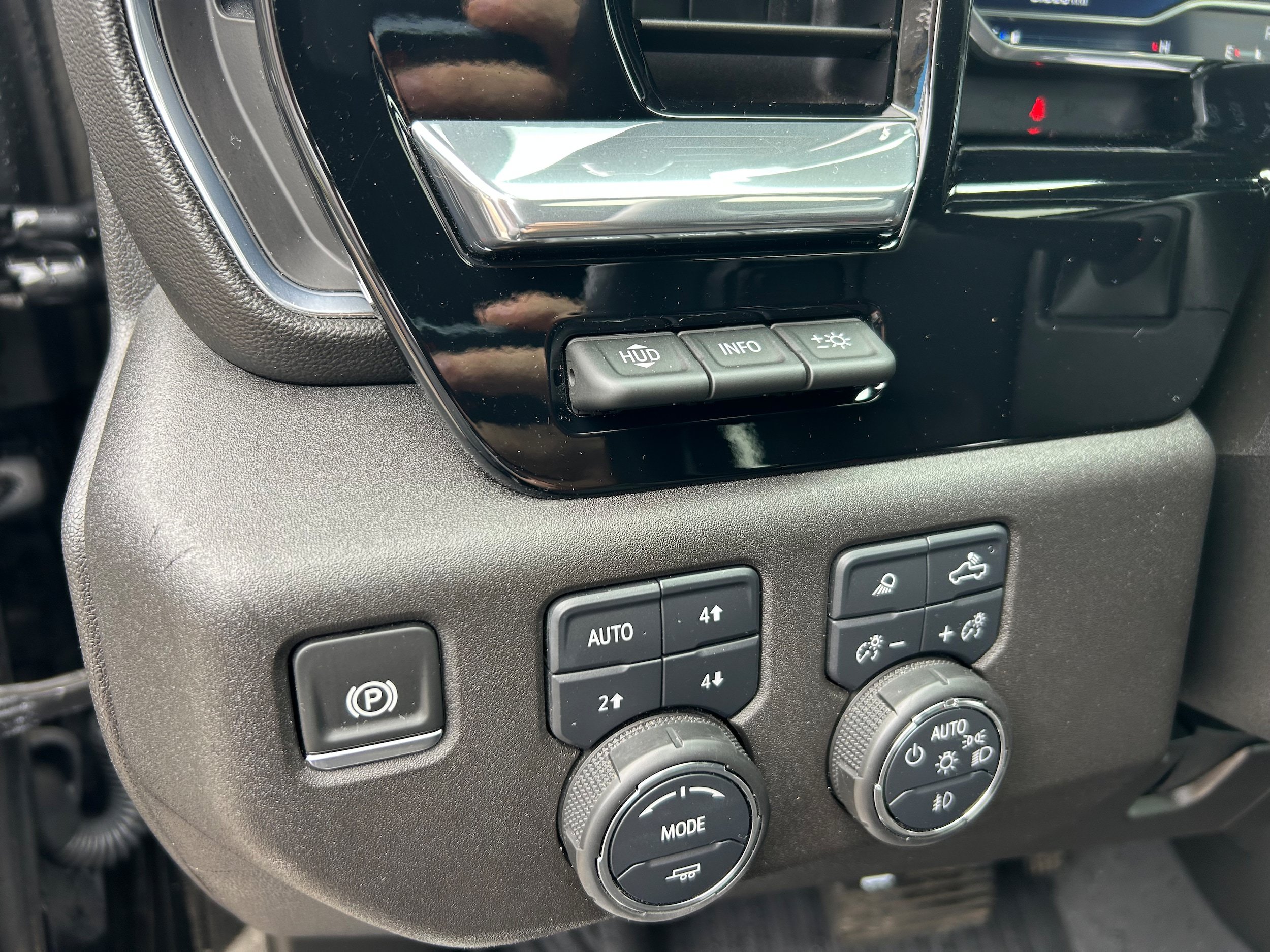 Used 2024 Chevrolet Silverado 2500 High Country w/ High Country Premium Package AWD/4WD image 26