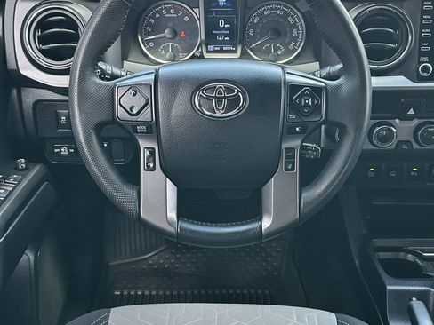 Used 2022 Toyota Tacoma TRD Off-Road w/ Technology Package AWD/4WD image 38