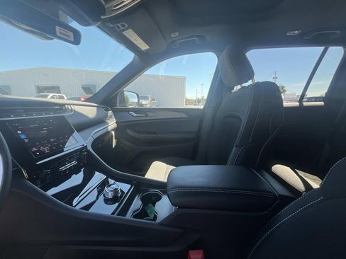 New 2025 Jeep Grand Cherokee Laredo X w/ Luxury Tech Group I image 10