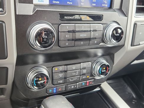 Used 2019 Ford F150 Lariat w/ Equipment Group 502A Luxury AWD/4WD image 14